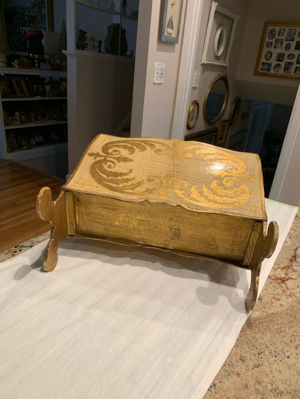 Vintage Italian Wooden Florentine Magazine Rack - Picture 4 of 11
